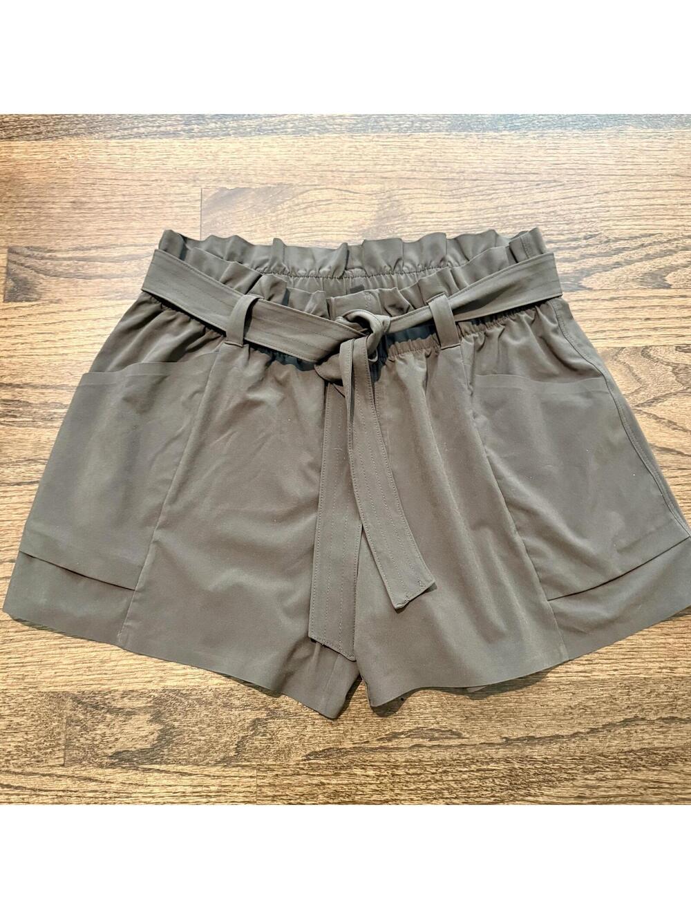 Athleta Skyline Belted Olive Arbor Shorts Size 10